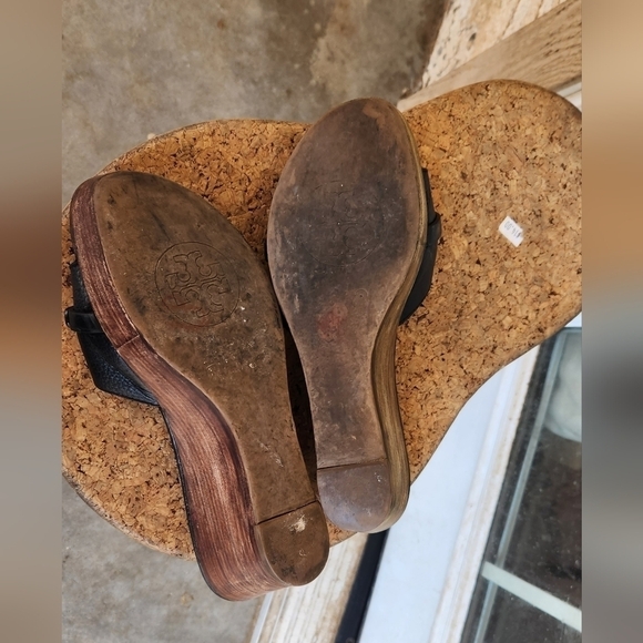 Tory Burch Patti Wedge Wooden Heels Sandals - Picture 5 of 7